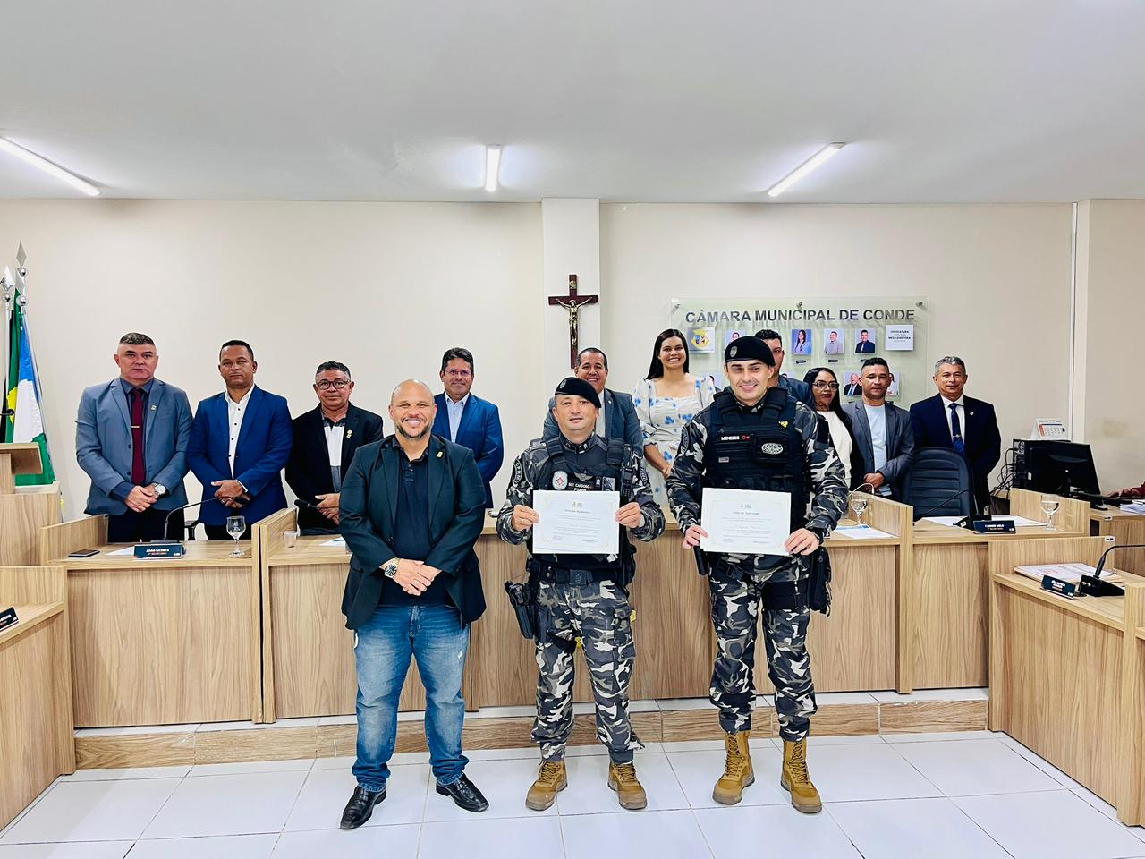 Câmara Municipal de Conde realiza entregas de títulos e votos de aplauso durante Sessão Ordinária