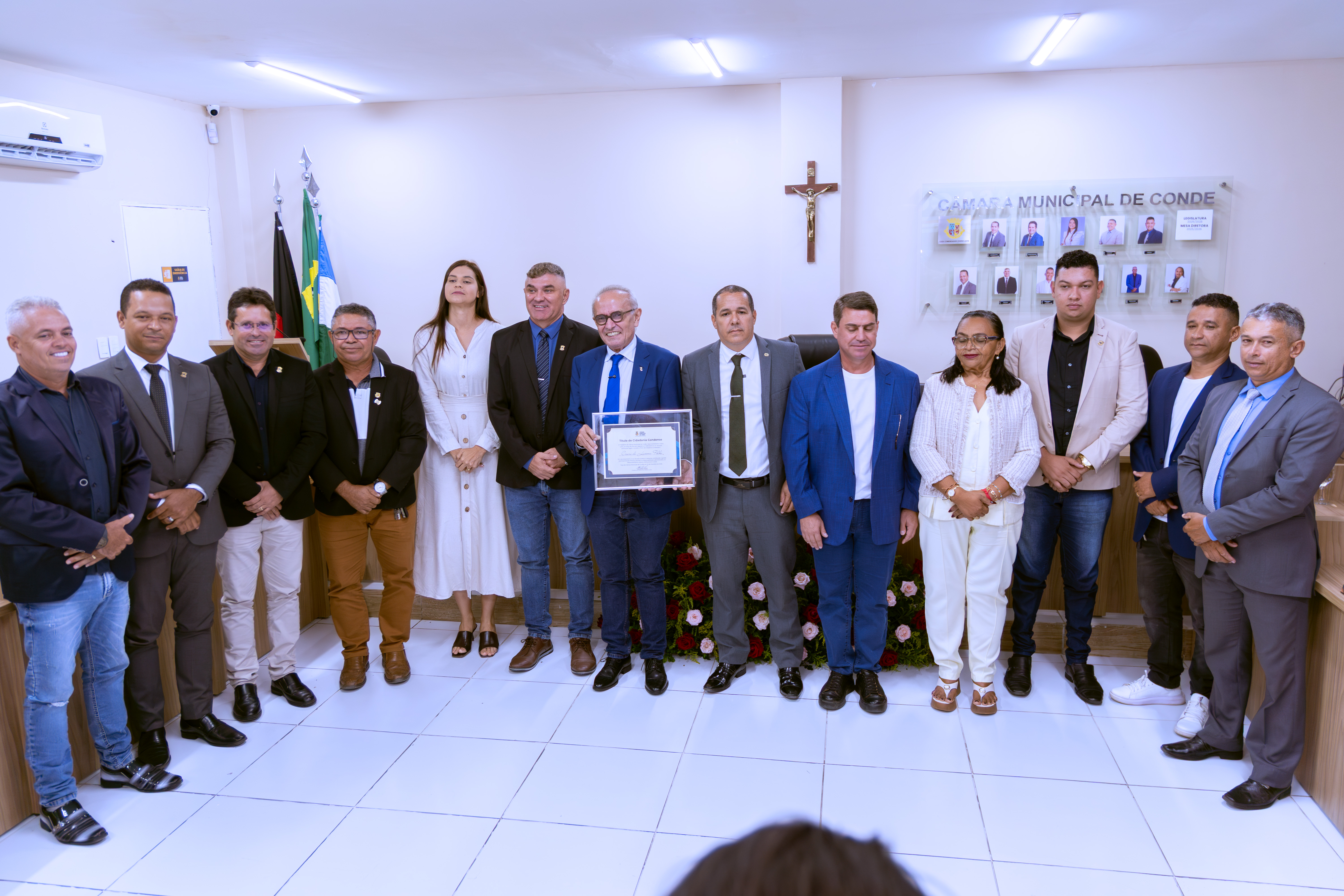 Prefeito Cícero Lucena recebe Título de Cidadão na Câmara Municipal de Conde
