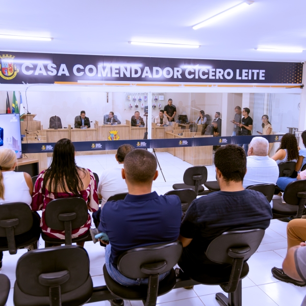 Vereadores aprovam requerimentos voltados à infraestrutura e limpeza urbana em Conde 