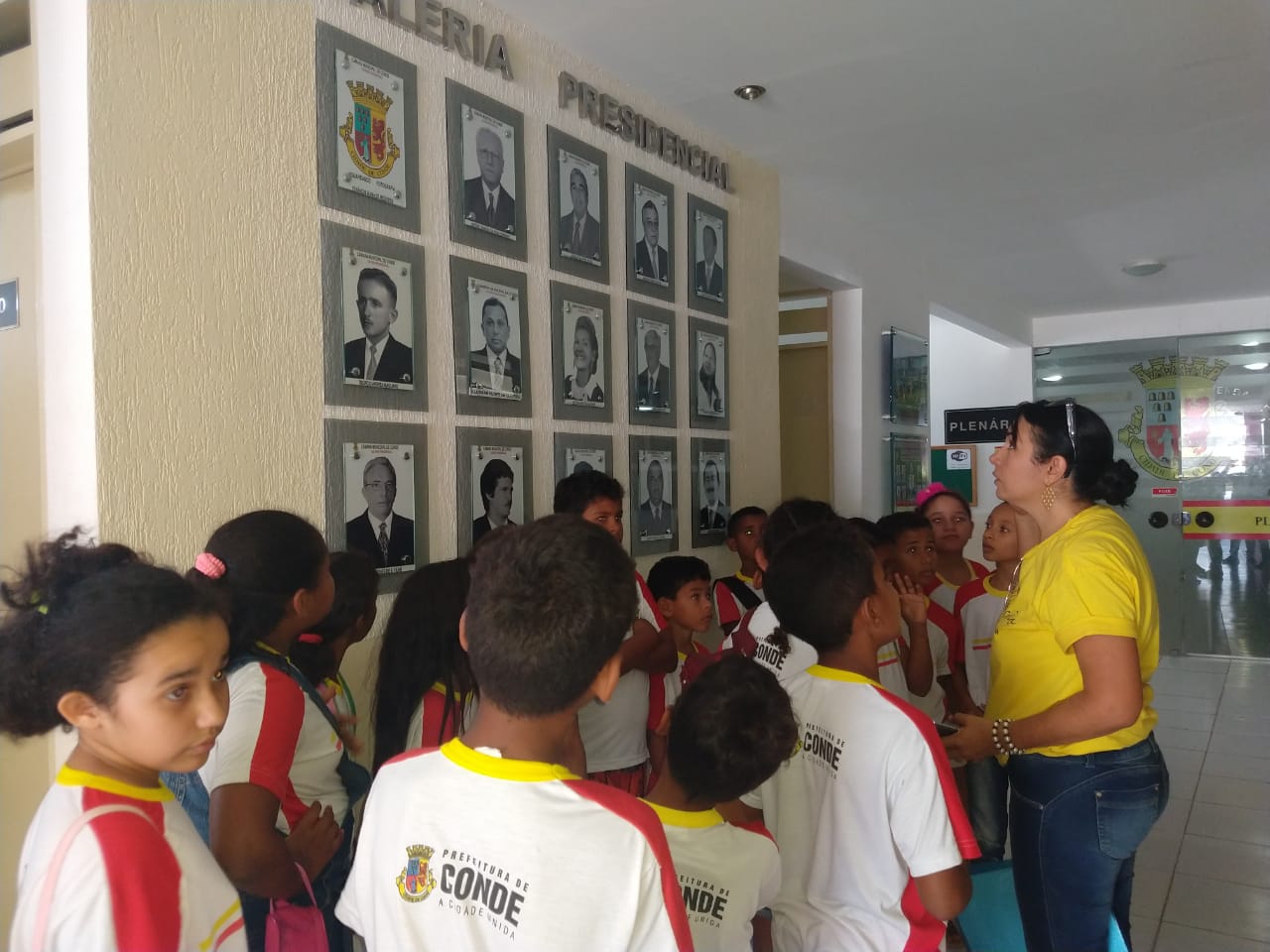 Alunos de escola municipal visitaram a Câmara nesta segunda