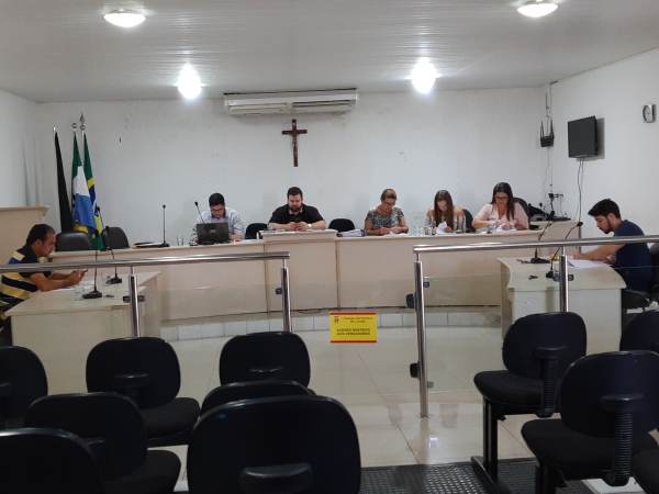 Empresas interessadas em realizar reforma e ampliação do prédio da Câmara entregam envelopes/propostas